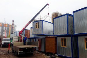 Разгрузка арендованной бытовки в СПб